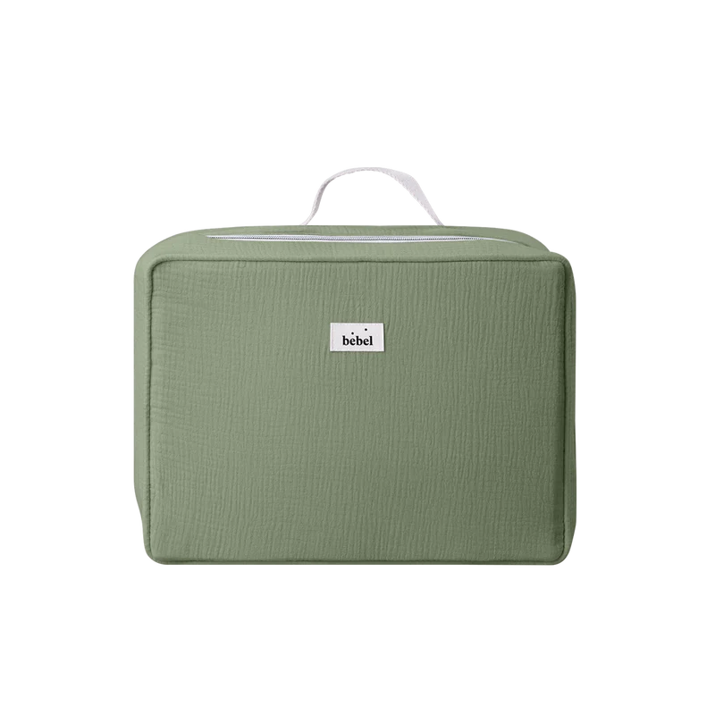 Une valise de maternité grande et fonctionnelle pour emporter les essentiels pour vous et votre bébé, en gaze de coton vert amande