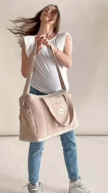 Le sac à langer Bebel 24/48h couleur sable est un choix parfait pour les parents qui recherchent un sac à la fois élégant, pratique et durable.